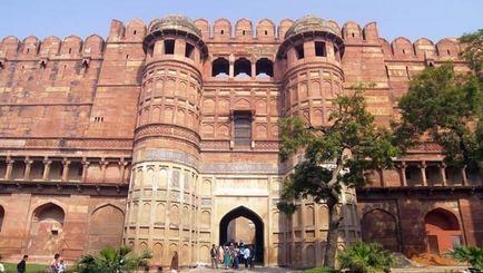 India's Golden Triangle with Dubai, Southern India & Nepal